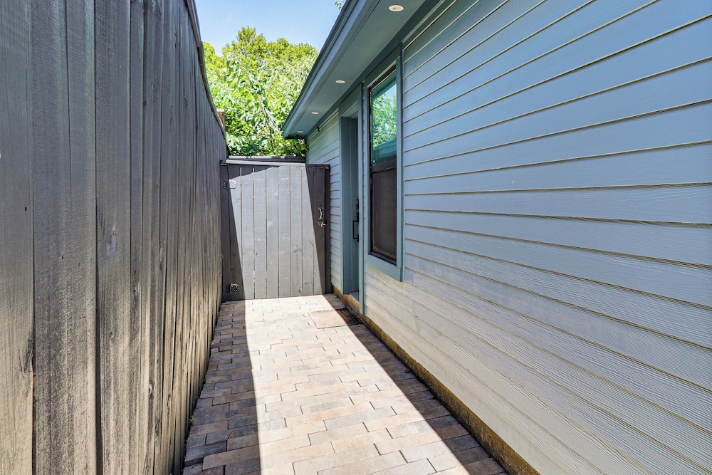 Home 1 Mi to Zilker Park & Barton Springs Pool!