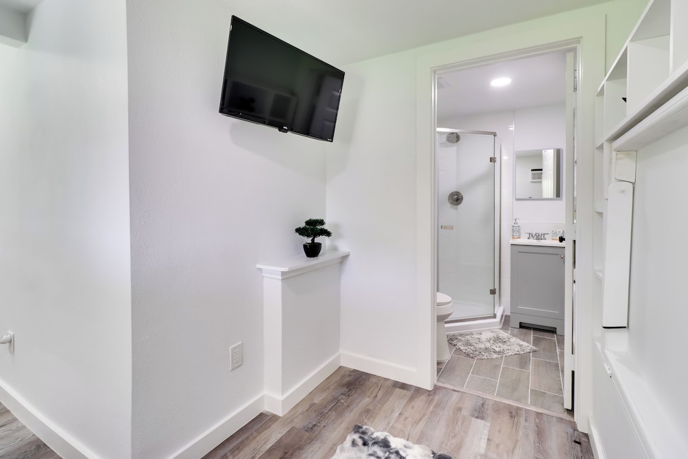 1 Mi to Dtwn: Renovated Retreat in Georgetown!