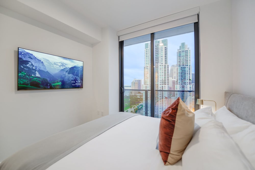 Studio with a City View Near Bayside