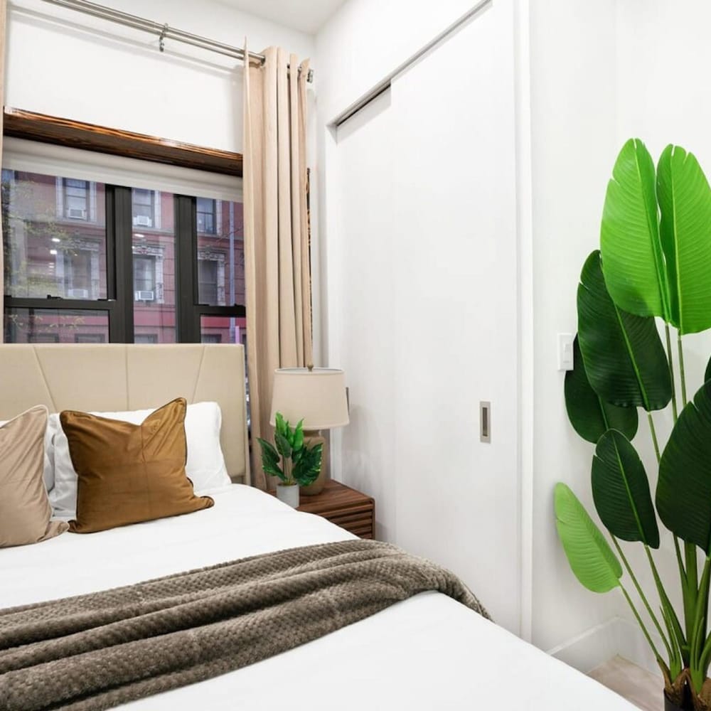 317-1b Modern 1Br UES W D