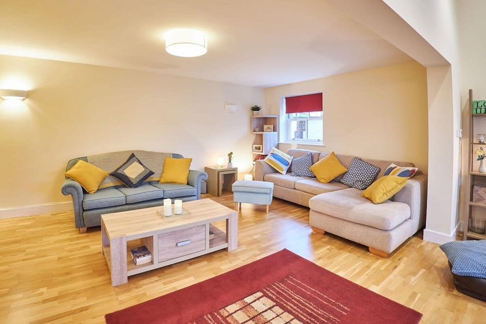 Host Stay The Willows view 4