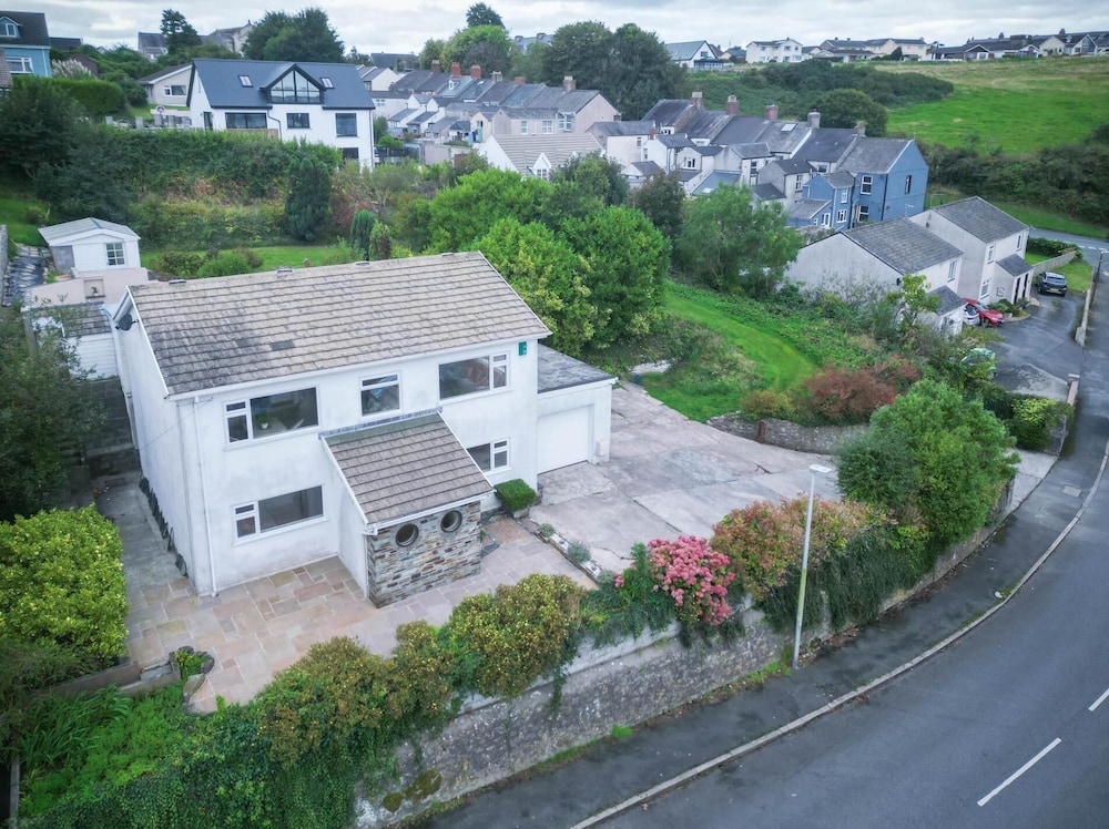 Longview - 4 Bedroom Holiday Home - Pembroke Dock