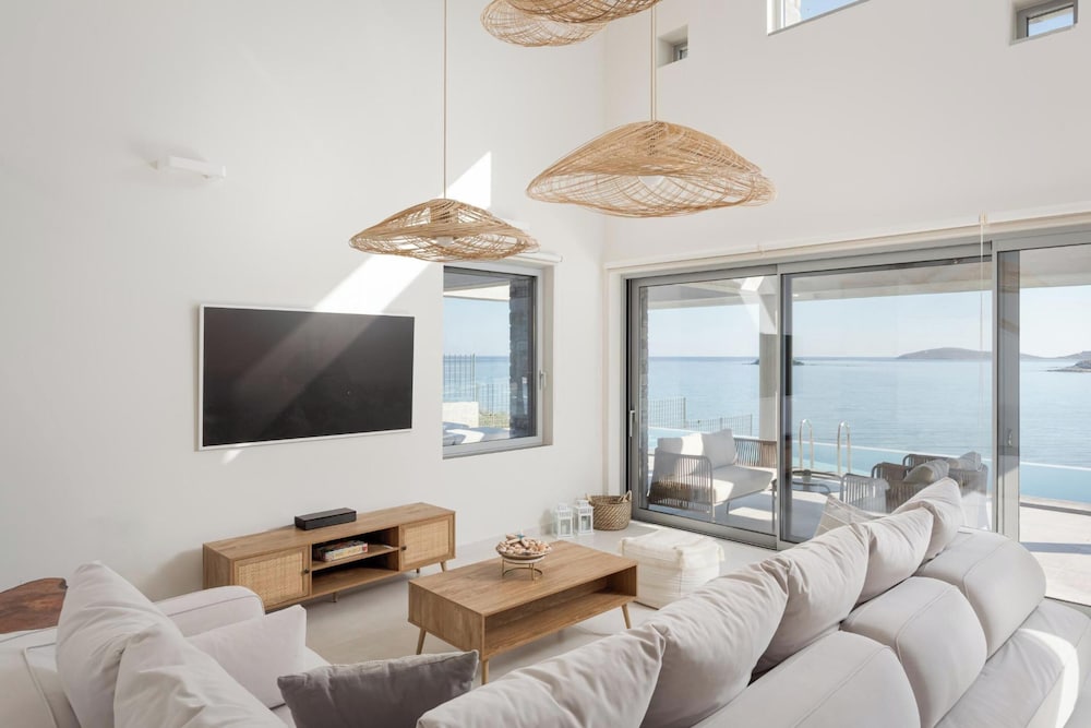 Luxurious Seafront Villa Karystos