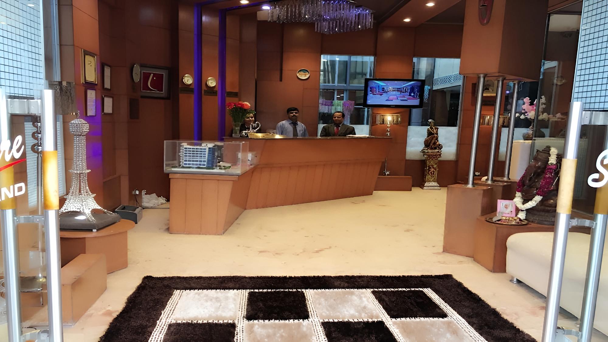 Hotel signature grand