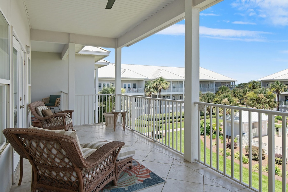 Pavilion Palms 203c