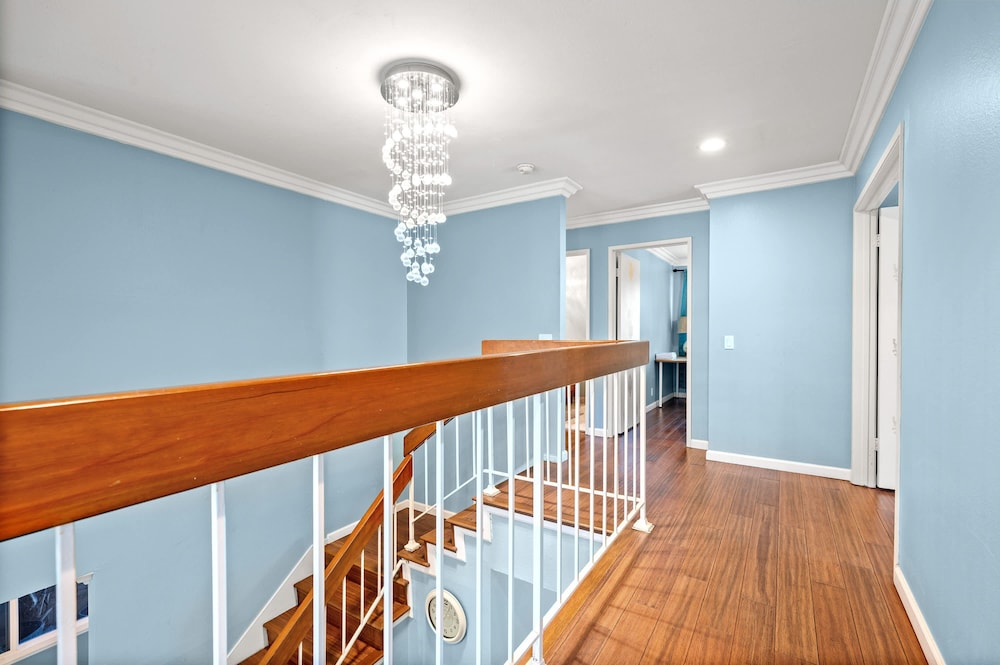 Spacious 4BR Family Retreat w Private Pool
