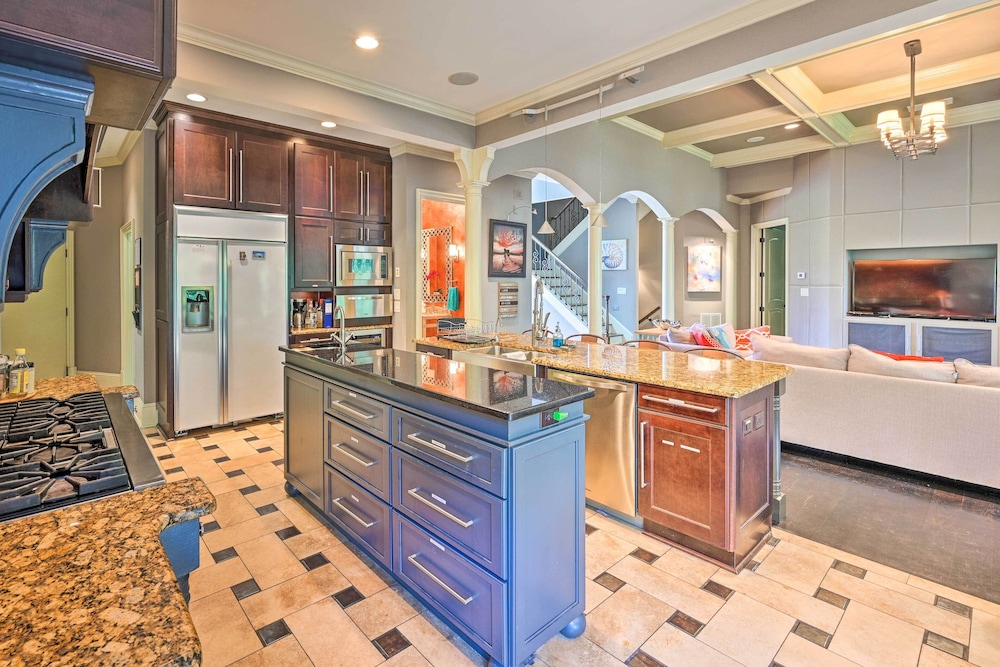 Upscale Family Home w/ Dock on Lake Hartwell! - Property Image 11
