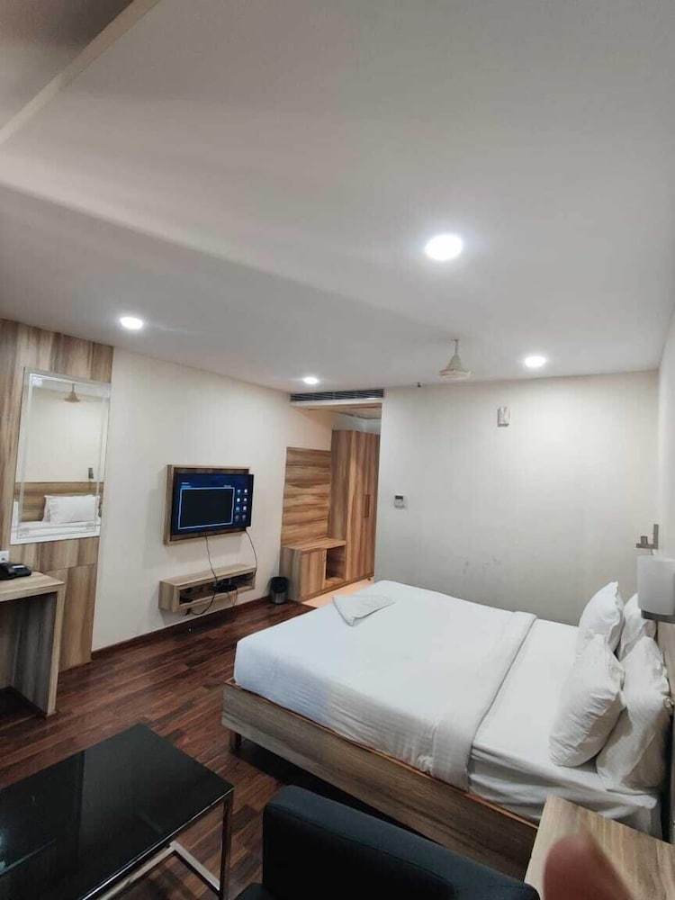 HOTEL RN GRAND