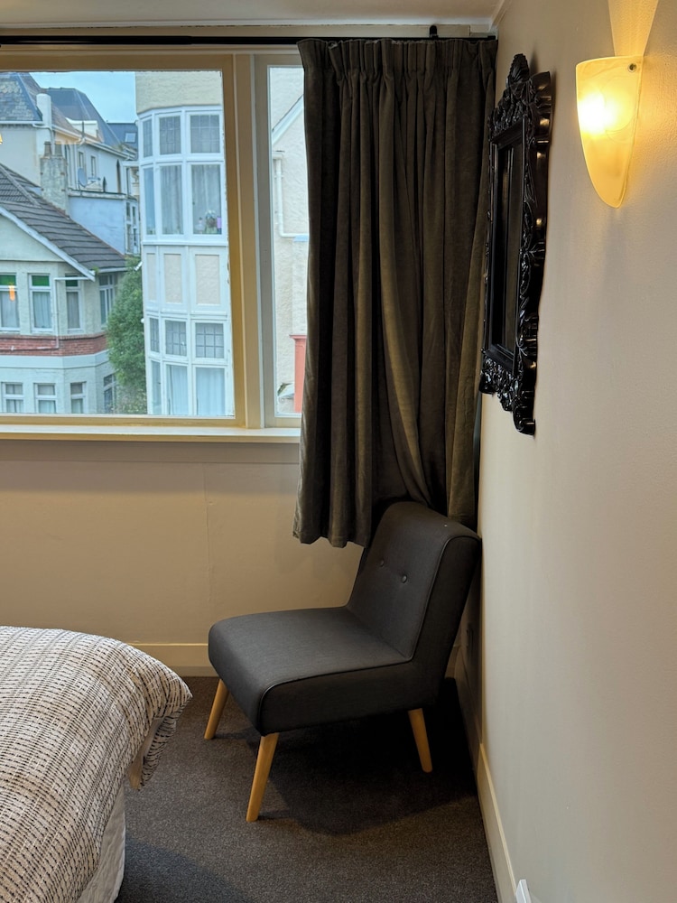 Manor on the Park Backpackers