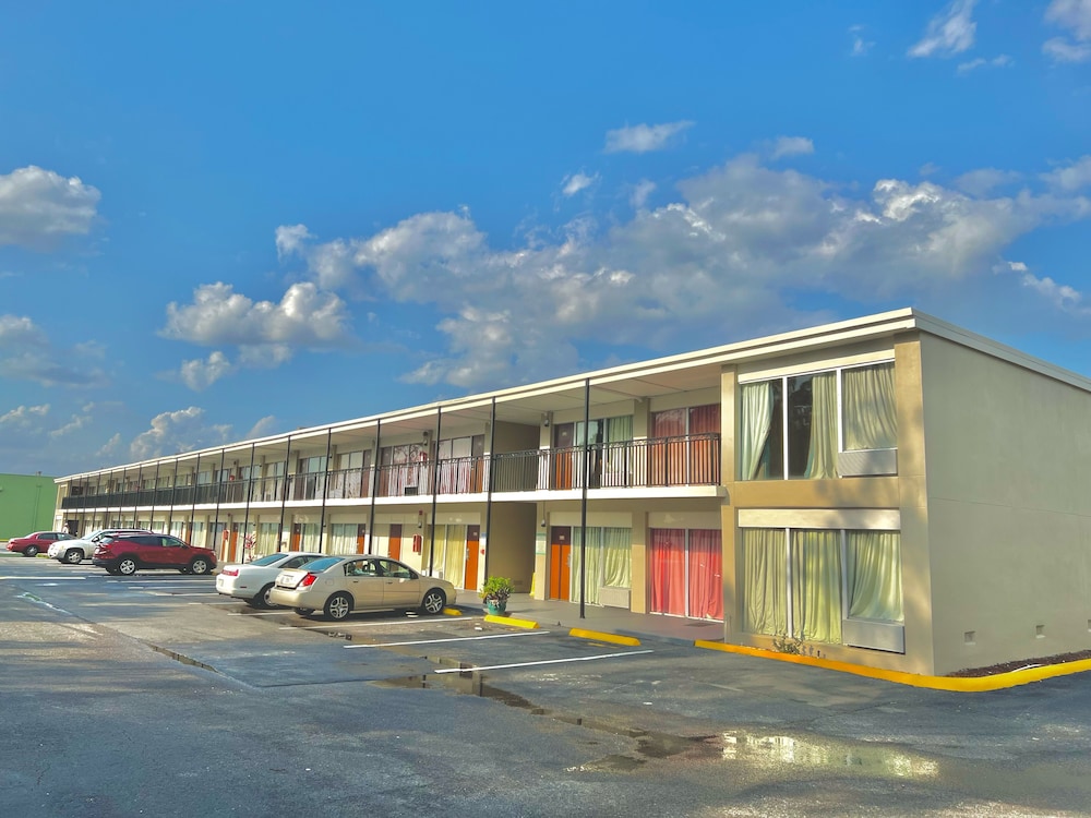 River Palm Hotel