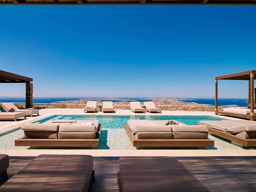Kounoupas Complex by Mykonos Rocks