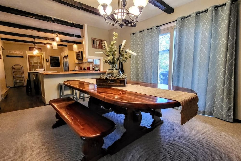 Double Diamond Lodge by Avantstay Group Escape w Firepit Patio Activities