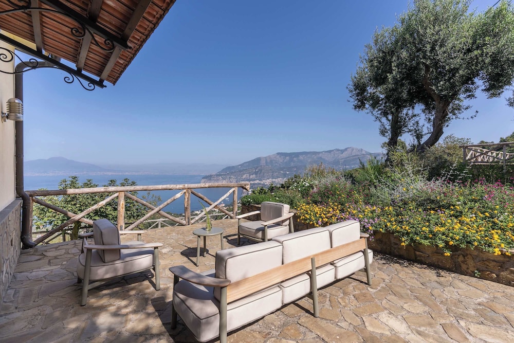 Giulia 1 Villa Apartment Shared Pool Sea Views