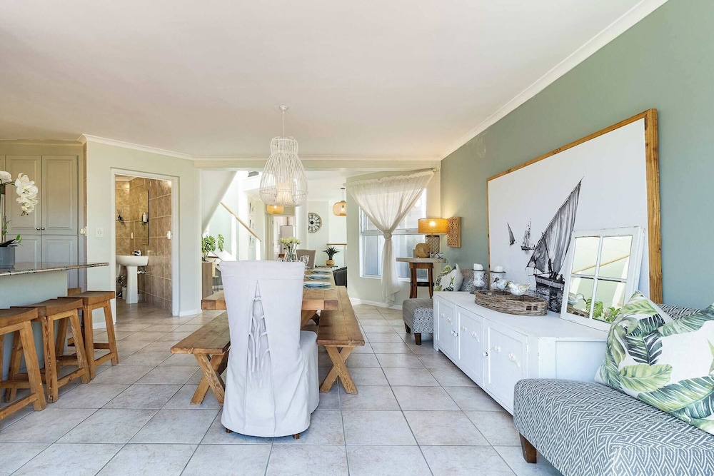 Beachfront Villa Sea Breeze, Hout Bay, Cape Town