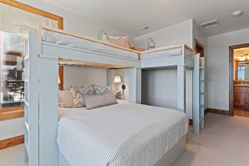 305 - Three Bedroom Shooting Star 3 Condo