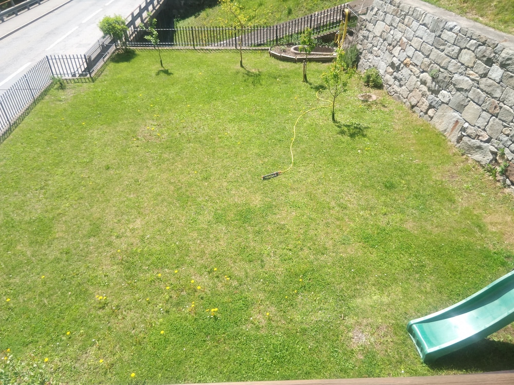 Photo 12