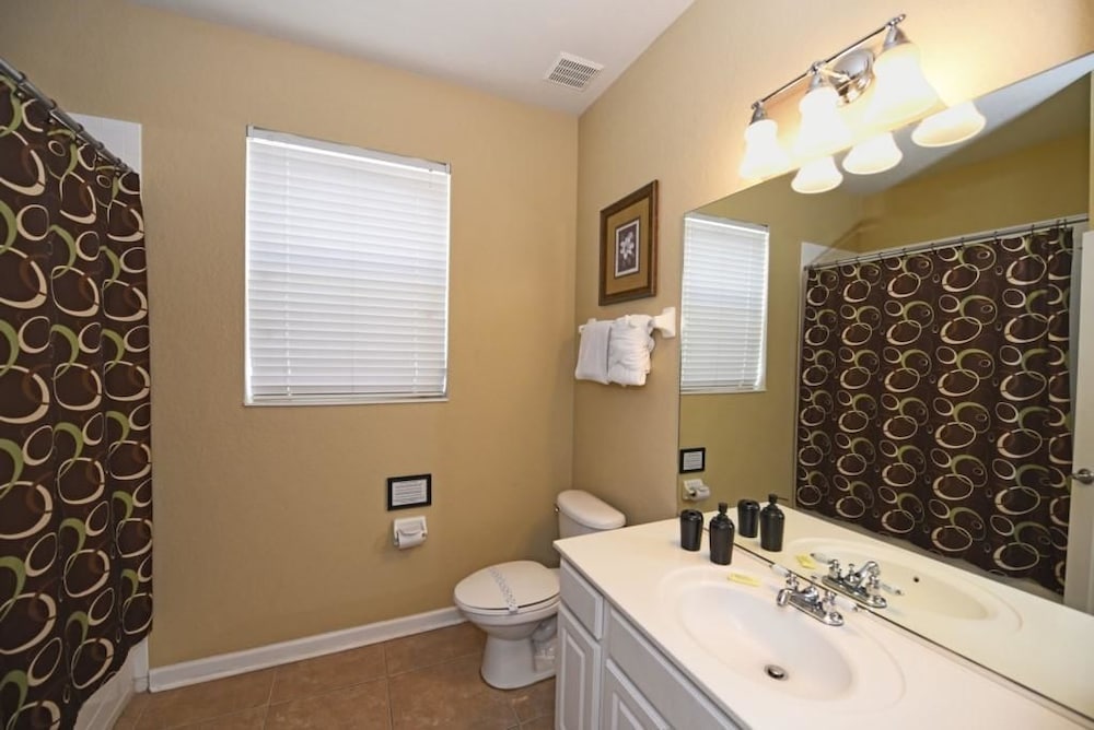7825 The Windsor House 6 Bedroom by Florida Star