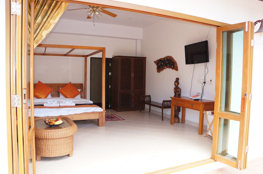 VIP Chain Resort Pool Villa