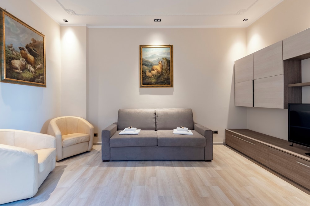 Pleasant 2BR flat next to Genoa Port