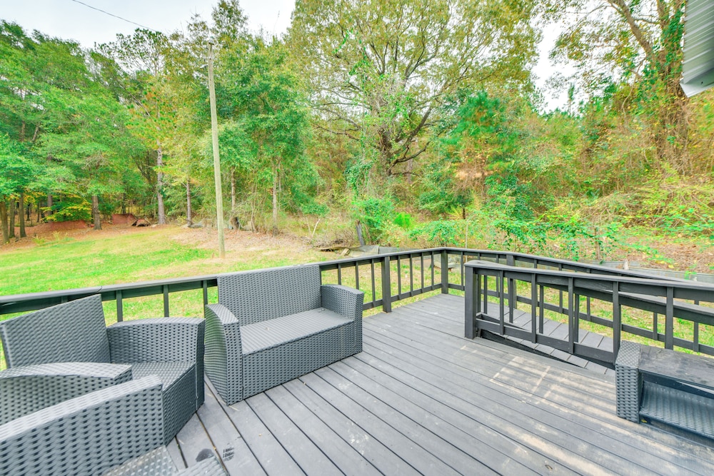 5 Mi to Victoryland Casino: Secluded Home w/ Deck!