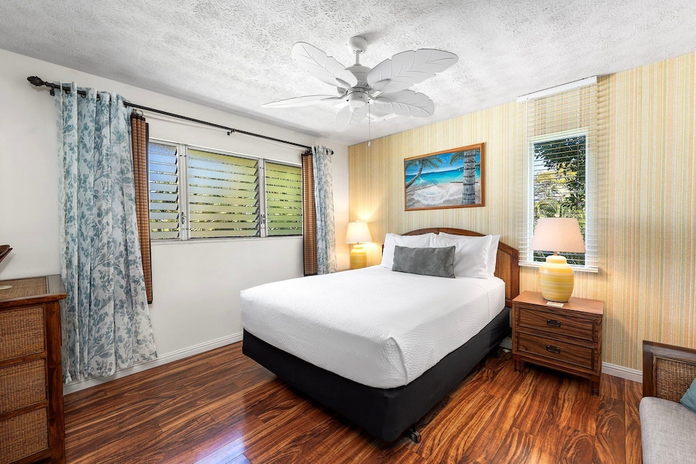 Steps From Lanai to Beach - AC & Wifi - Affordable- Vrkcv