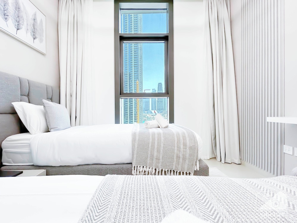 Luxury & Elegance at Burj Crown Downtown
