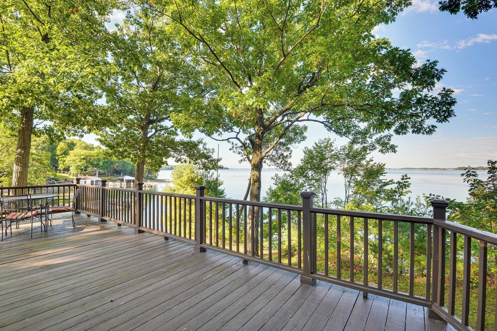 St Lawrence River Cottage w/ Panoramic Views!