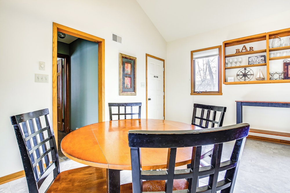 Lake Winnebago Family Retreat: Dock & Deck!