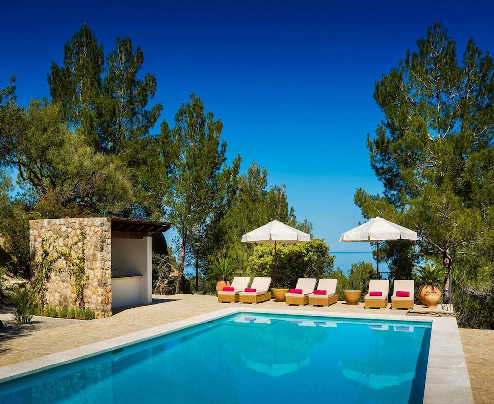 Traditional Villa With Private Pool