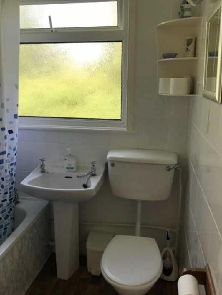 2 Bedroom Chalet Near the Beach view 5