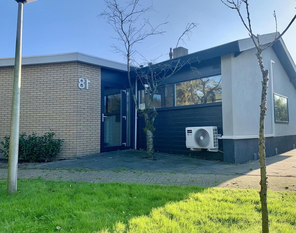 Bungalow in Sint Maartenszee With Veranda