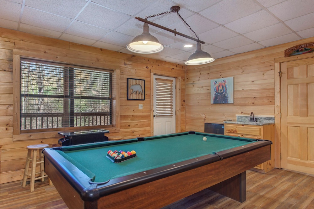 Country Bear Cove - Hot Tub, Games & Deck w/ View view 2