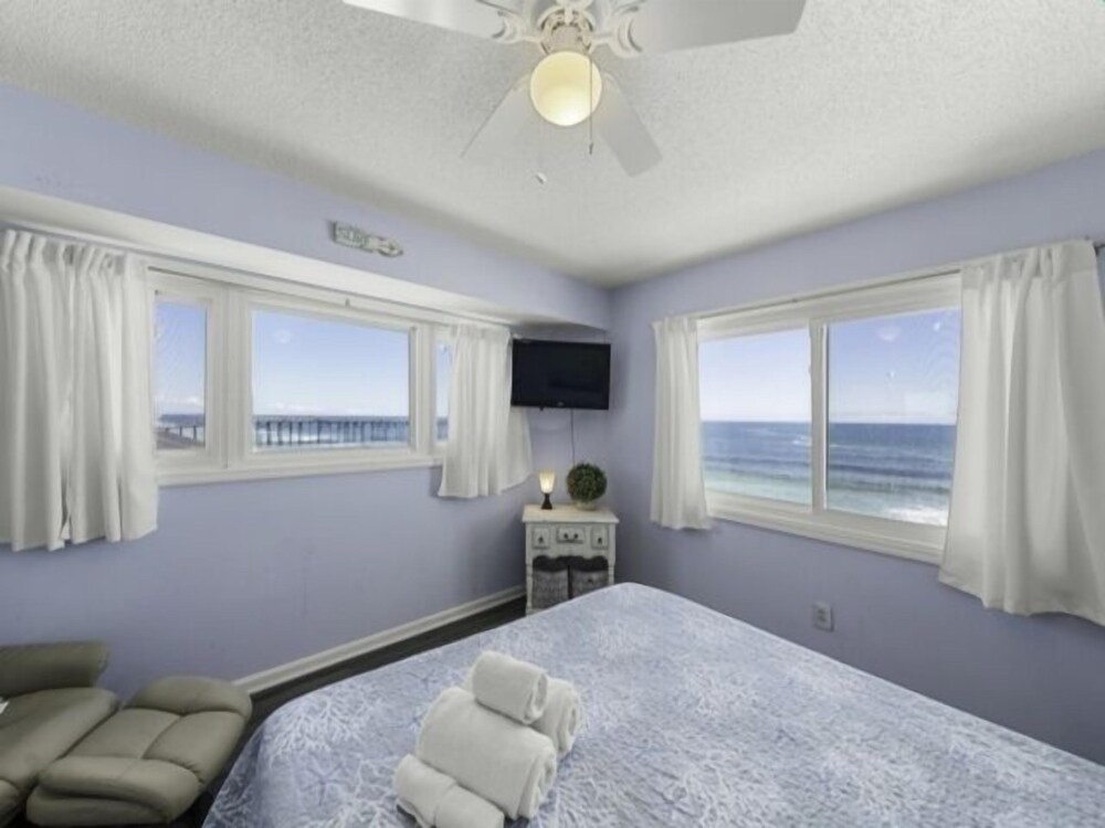 Seaside Sunrise-oceanfront Beach Chic Condo! 1 Bedroom Villa by RedAwning view 4