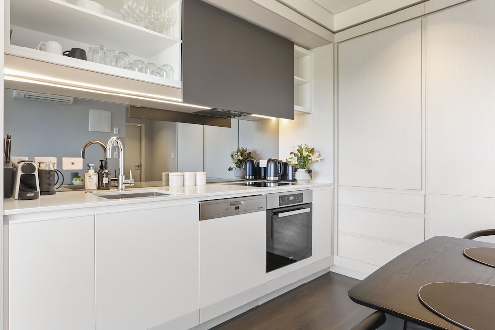 Lovely and warm one bedroom in the CBD view 3