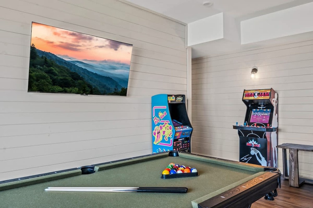 NEW Lake Cabin Sleeps 14 Indoor Pool Hot Tub