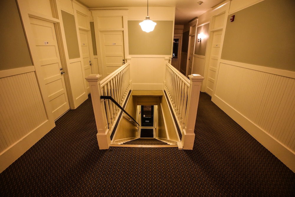 Napa Valley / Sonoma Vacations - Calistoga Inn Restaurant and Brewery - Property Image 4