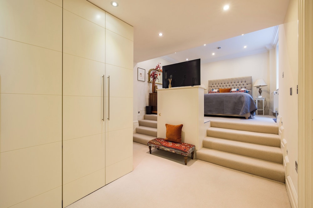 Large 3-bed 5-guest 1841 Duplex House Paddington