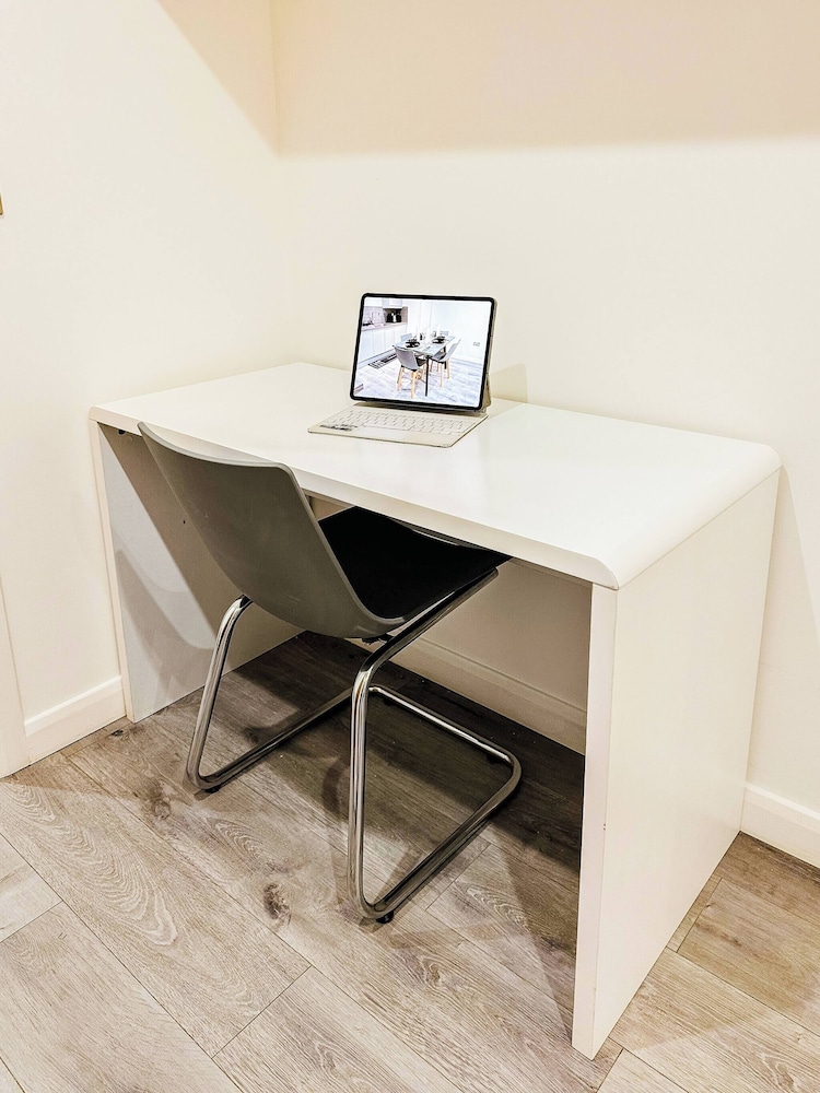 Spacious City Centre Apartment for Up to 5