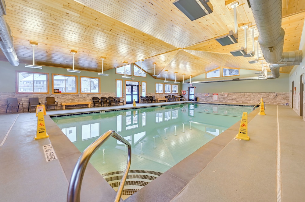 Walk to Ski Lift: Family-friendly Windham Townhome
