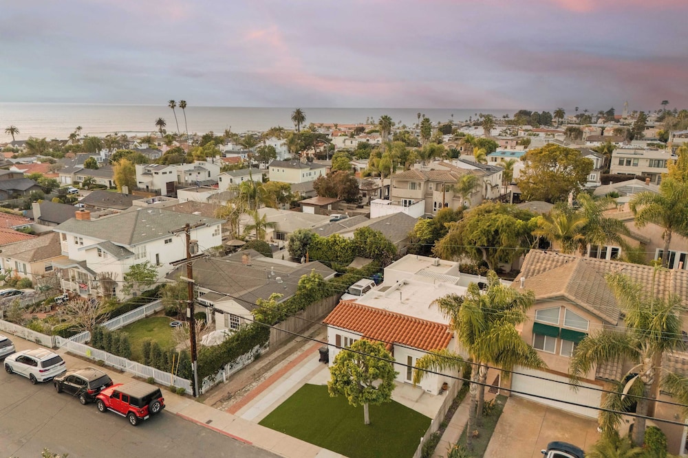La Jolla Stay w/ Firepit & Walk to Beach Arenas