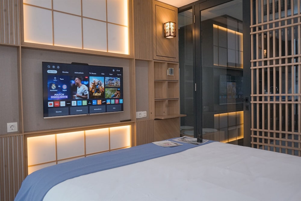 Warm And Well Designed 1Br At The Smith Alam Sutera Apartment