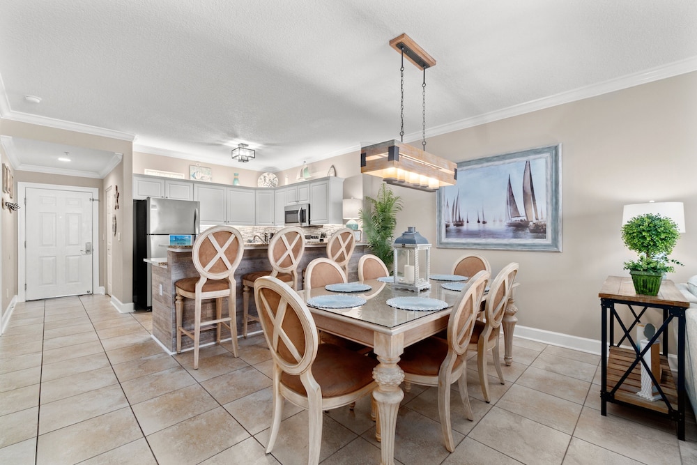 Twin Palms by Book That Condo