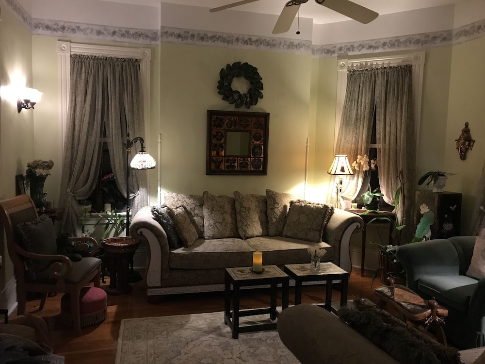 Historic Iron Horse Inn