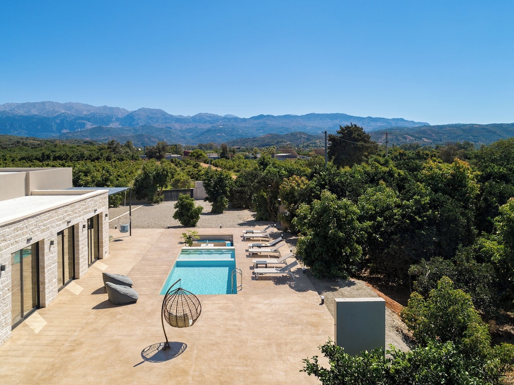 PanStel Luxury Villas - pools & jacuzzi