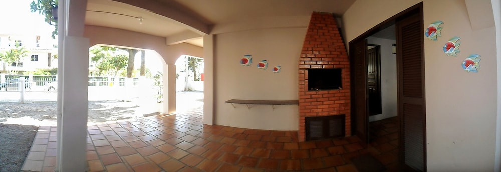 Ingleses Residence