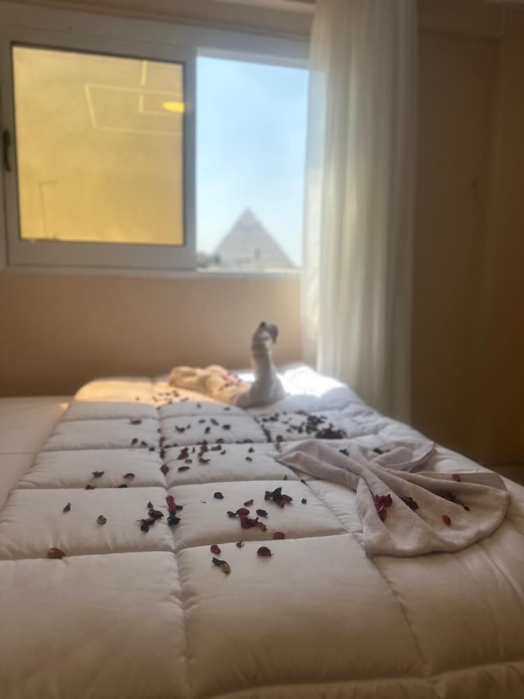 Pyramids Express View Inn