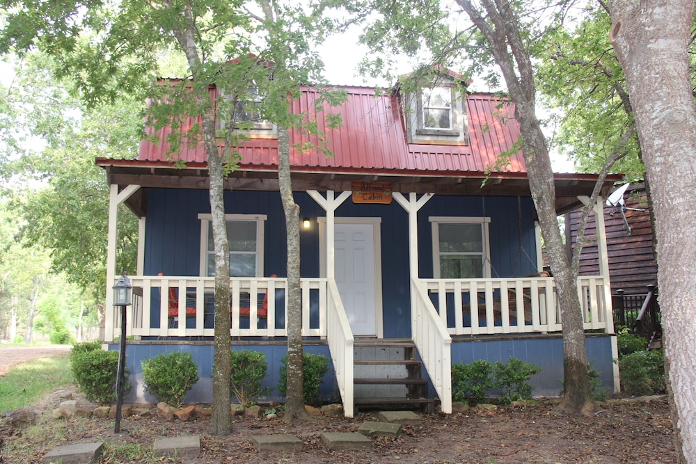 Mendelbaum Winery Guest Cabins
