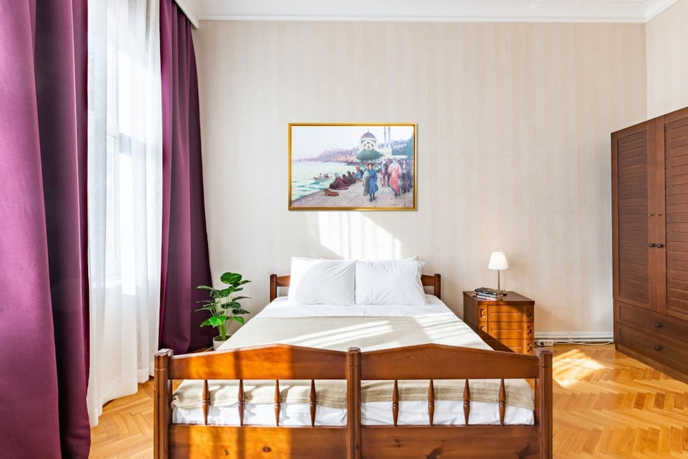 Missafir Historical Flat With Sea View in Beyoglu