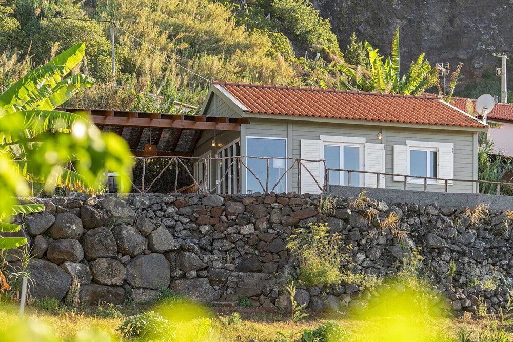 A Haven by the Sea, Casa da Rocha de Baixo,