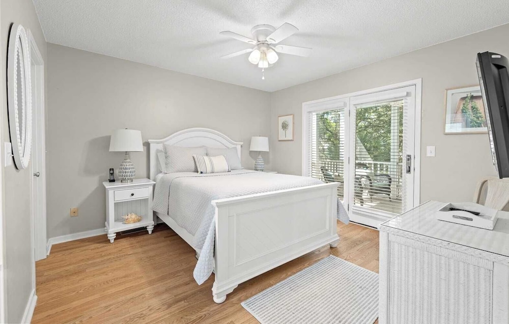 Steps to Beach & Pool Screened Porch Pelican Bay 45 at Wild Dunes Resort